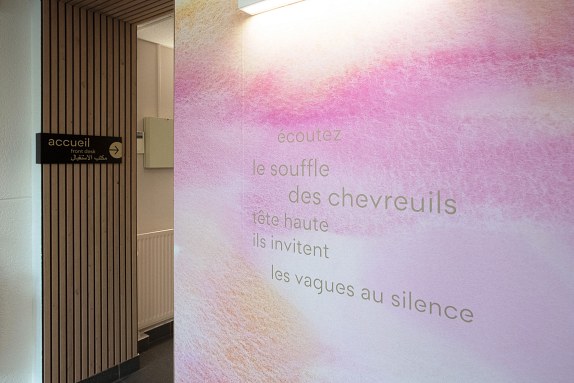 Œuvres originales © Nathalie Papeil et © Patrice Lumeau- Chambre mortuaire du CHU d’Angers, 2023 / Photographie © Catherine Rouger-Jouannet, CHU d’Angers, 2023