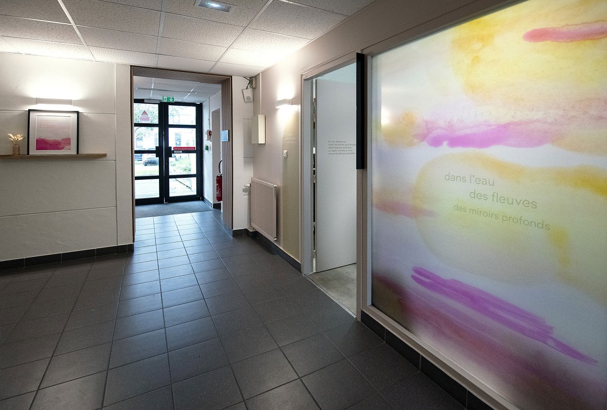 Œuvres originales © Nathalie Papeil et © Patrice Lumeau- Chambre mortuaire du CHU d’Angers, 2023 / Photographie © Catherine Rouger-Jouannet, CHU d’Angers, 2023